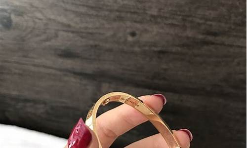 股市直播间手镯卡地亚手表(直播间的手镯)(直播卖手镯套路)_https://www.ljyuan-tech.com_上交所_第1张